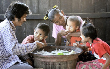 Myanmar-Family-Eating-