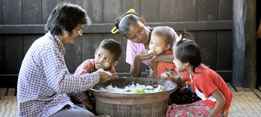 Myanmar-Family-Eating-